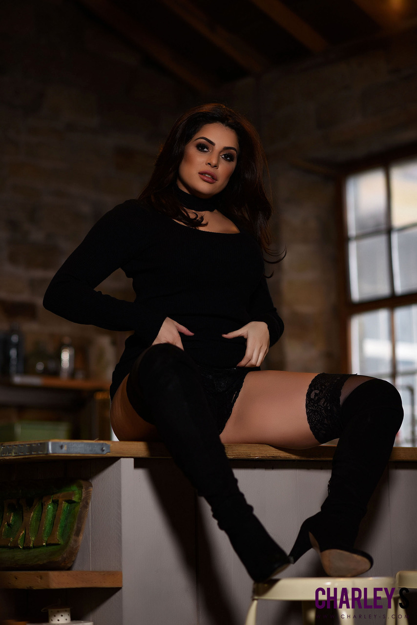 teen-natalie-springer-black-glamour-model